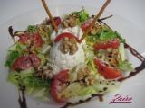 Receta Ensalada de tomate con nueces, helado de queso y crema de balsámico