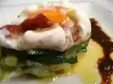 Receta Huevos escalfados con fideos de calabacín