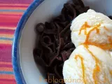 Receta Tallarines de chocolate con salsa de naranja y helado de vainilla