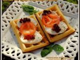 Receta Waffles o gofres con queso mozzarella y tomate