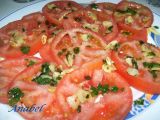 Tomate aliñado con ajo y perejil