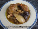 Receta Pollo de corral al cava con peras y ciruelas