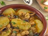 Receta Patatas en salsa con gambas y champiñones