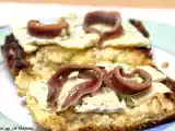 Receta Tosta de queso azul y anchoas