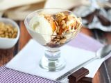 Receta Sundae, el suave helado americano con caramelo y cacahuete