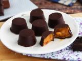 Receta Bombones de chocolate negro con caramelo y almendras