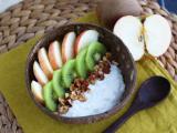 Receta Bol de yogur de coco, manzana, kiwi y avellanas