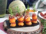 Receta Brochetas de melón, jamón y romero