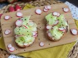 Receta Tosta de queso crema, pepino y rábano