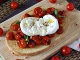 Receta Bruschetta de tomate asado y burrata