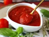 Receta Salsa de tomate cruda al estilo mediterráneo, ideal como base para una pizza o una pinsa