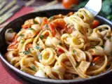 Receta Pasta con calamares congelados y tomates cherry: receta sencilla y sabrosa