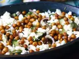 Receta Ensalada de pepino, garbanzos tostados, aguacate y feta