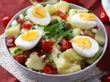 Receta Ensalada de patata con queso feta, huevo y tomates cherry