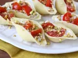Receta Conchiglioni rellenos de stracciatella, pistachos, tomates cherry y limón