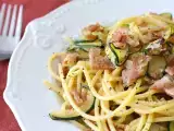 Receta Espaguetis con calabacín y speck crujiente: una receta fácil con mucho sabor