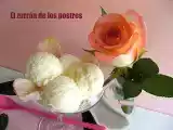 Receta Helado de rosas con pétalos cristalizados