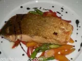 Receta Suprema de salmón con verduritas glaseadas.