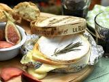 Receta Camembert en su caja de madera con higos frescos y ciruelas