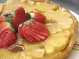 Receta Tatín de piña con caramelo al ron y fresas