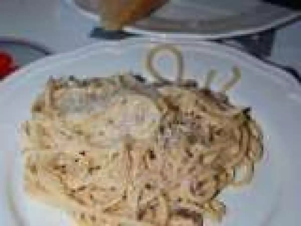 Spaguettis con crema de mascarpone y jamón