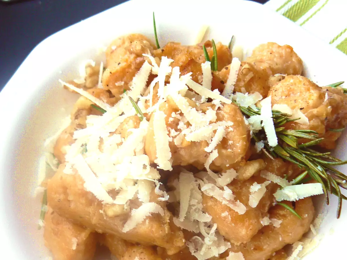 Receta Ñoquis de boniato en salsa de nueces