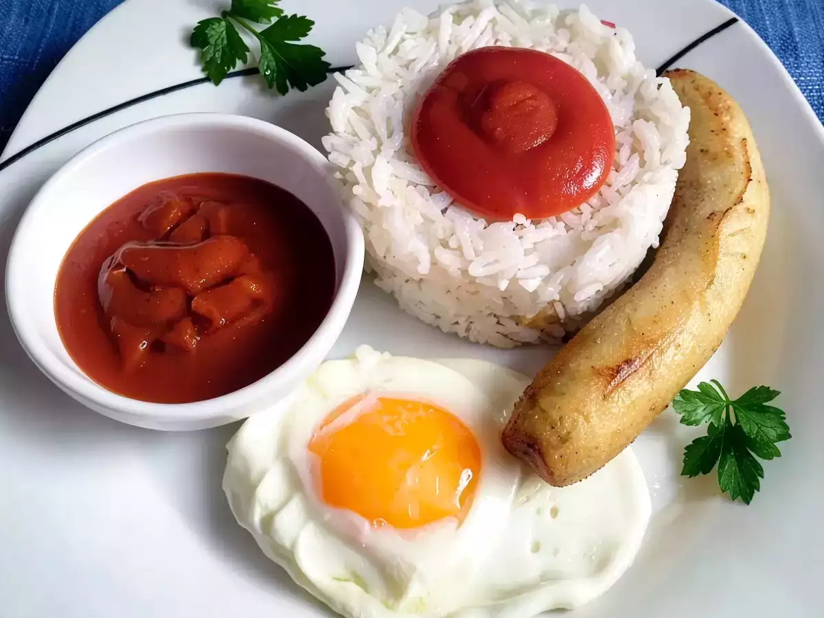 Receta Arroz a la cubana con huevo y plátano