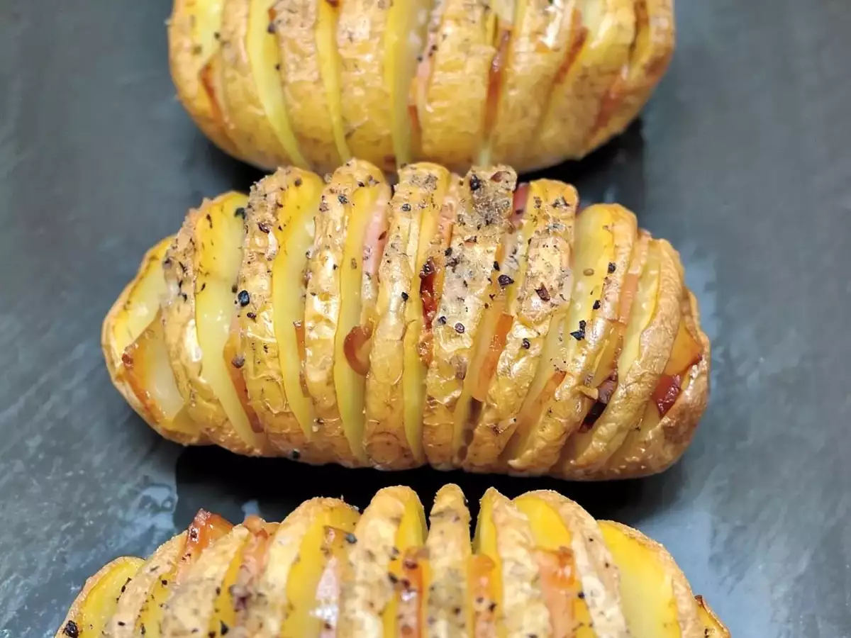 Receta Patatas hasselback con bacon y ajo