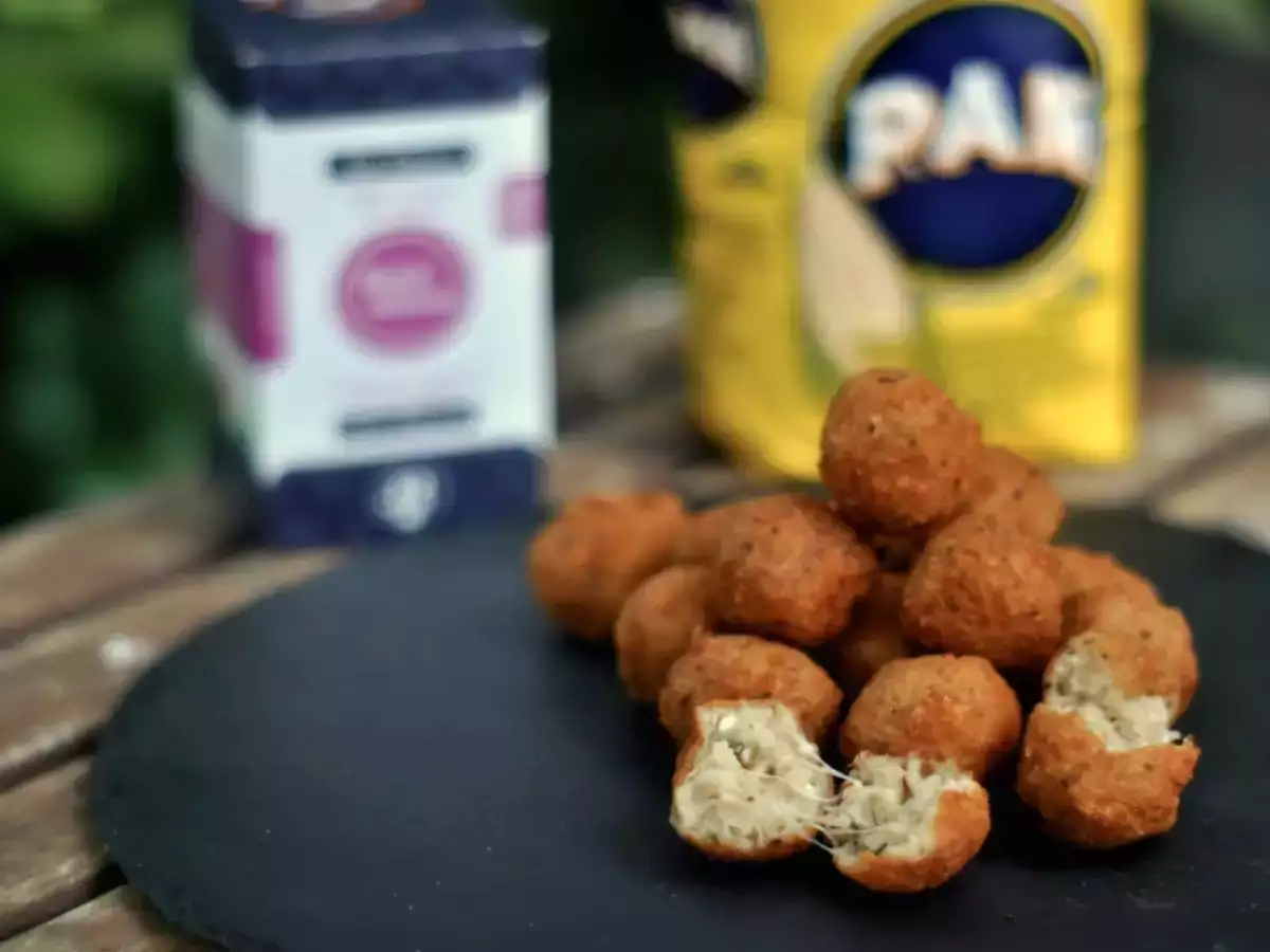 Receta Bolitas de maíz, queso, champiñones y ajo negro.