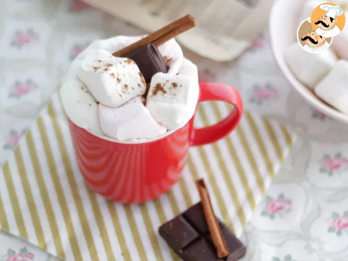 Chocolate a la taza con esponjitas, marshmallow
