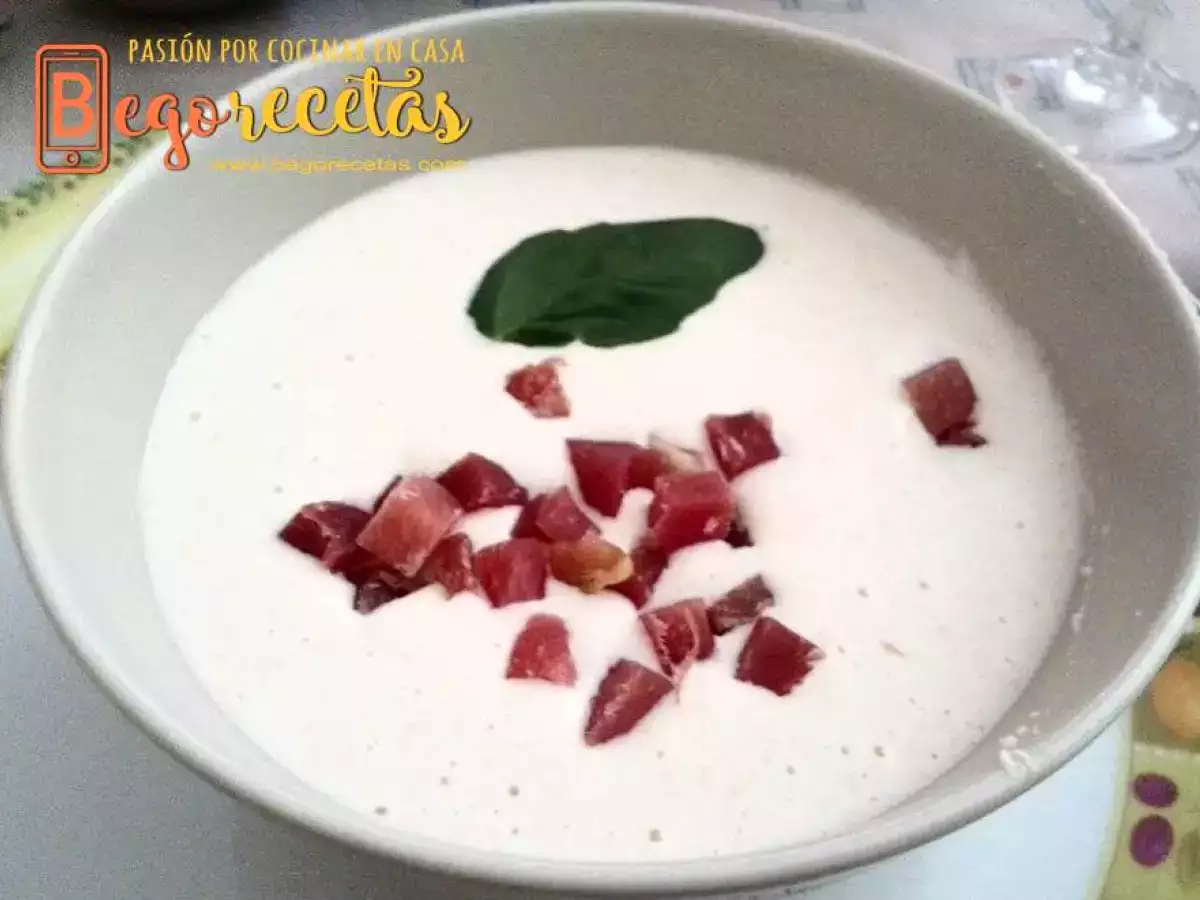 Receta Ajoblanco, sopa fría de almendras. begorecetas