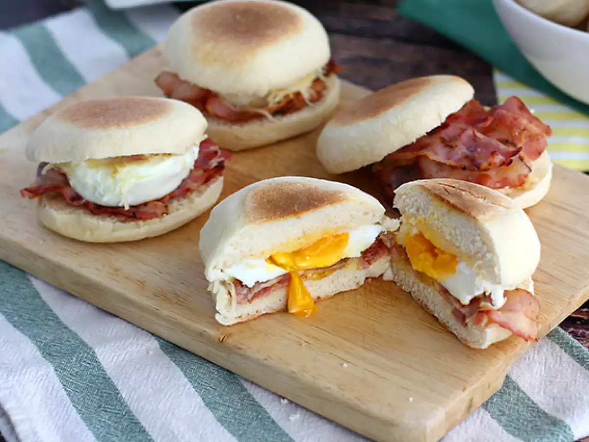 Receta Muffins inglesas con huevo y bacon