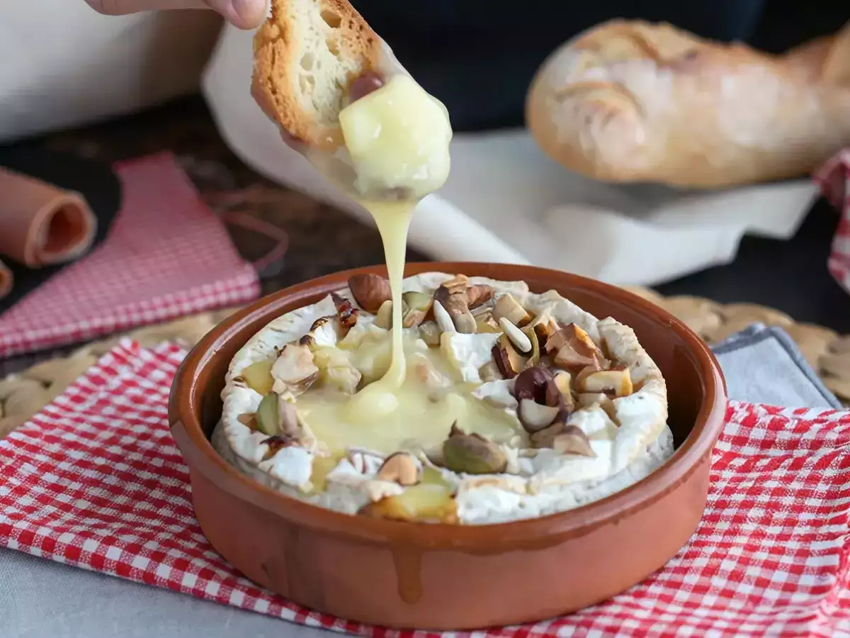 Receta Camembert al horno con miel y frutos secos