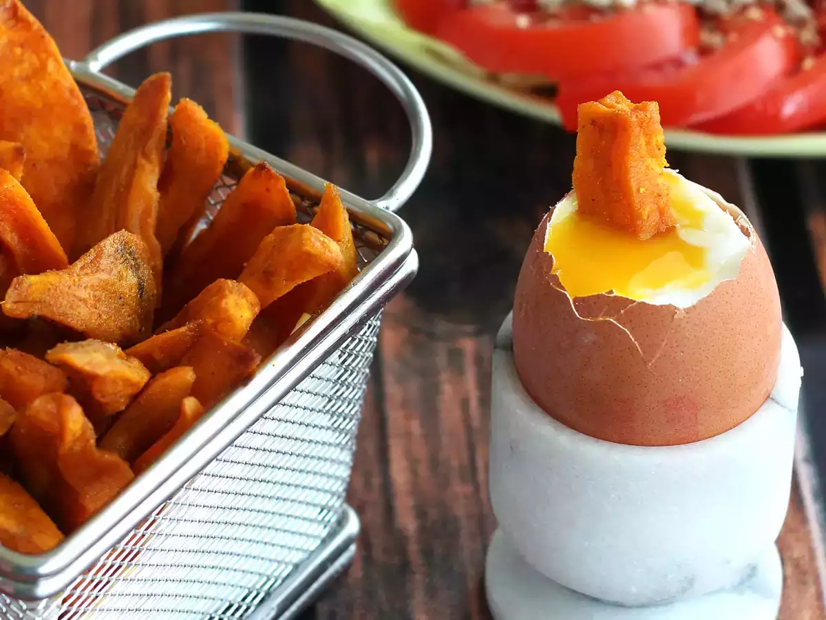 Receta Huevos pasados por agua y bastones de boniato al horno