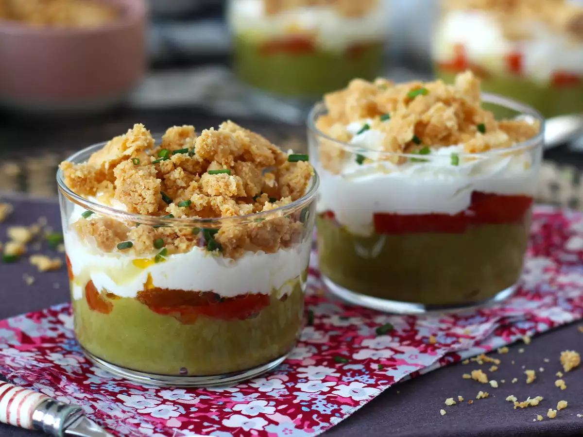 Receta Vasitos vegetarianos: crema de guisantes, crumble de parmesano y crema de mascarpone