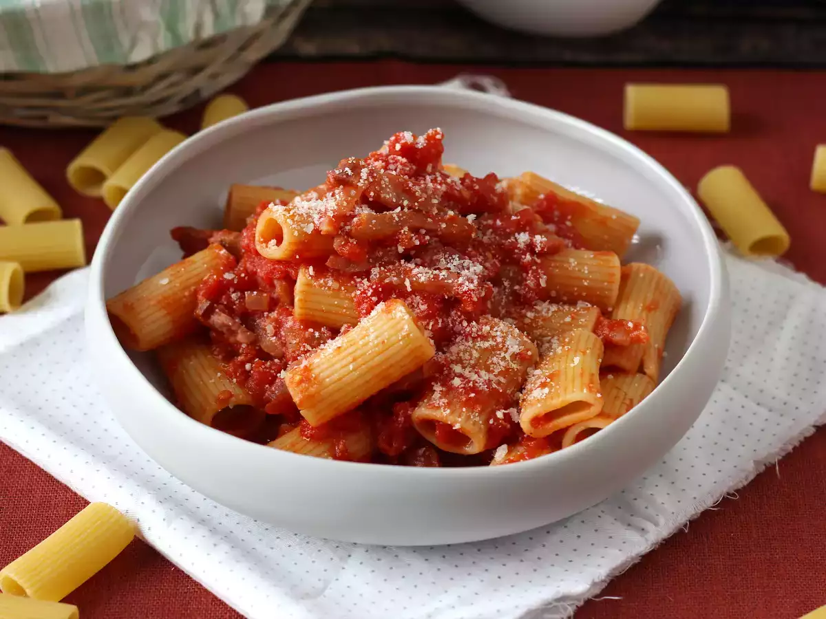 Receta Pasta a la amatriciana, una receta italiana llena de sabor y tradición