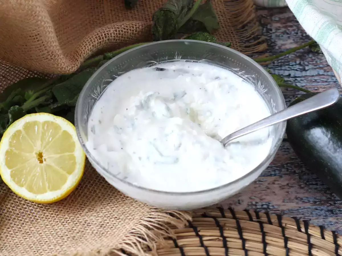 Receta Salsa de yogur, queso feta, limón y menta