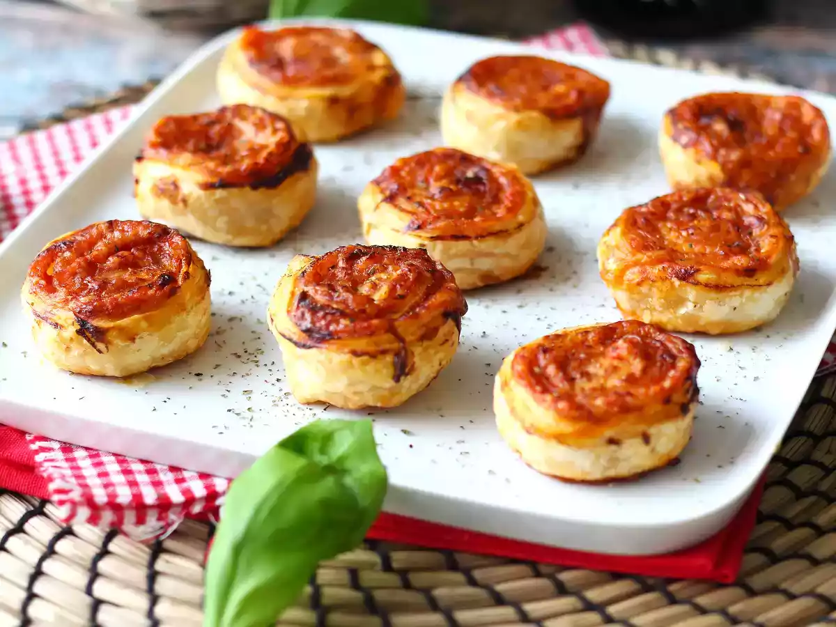Receta Rollitos de hojaldre con tomate y queso en freidora de aire: receta fácil y rápida