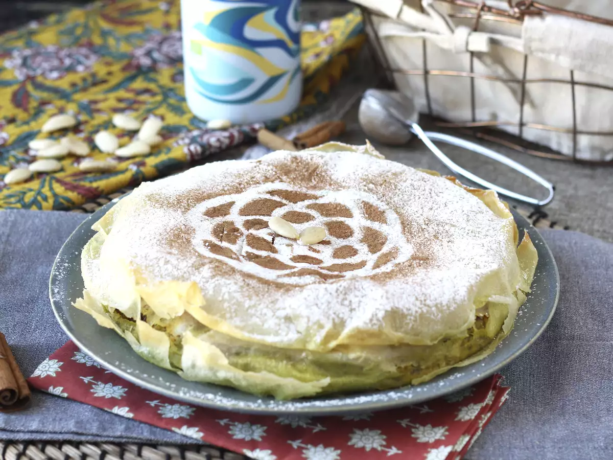 Receta Pastela marroquí tradicional con masa brick, pollo y especias