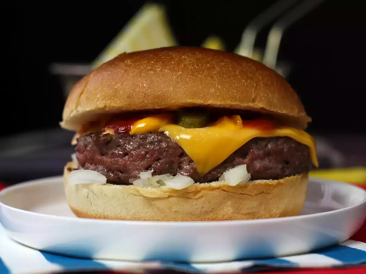 Receta Cheeseburger, ¡la famosa hamburguesa de queso que todos adoran!