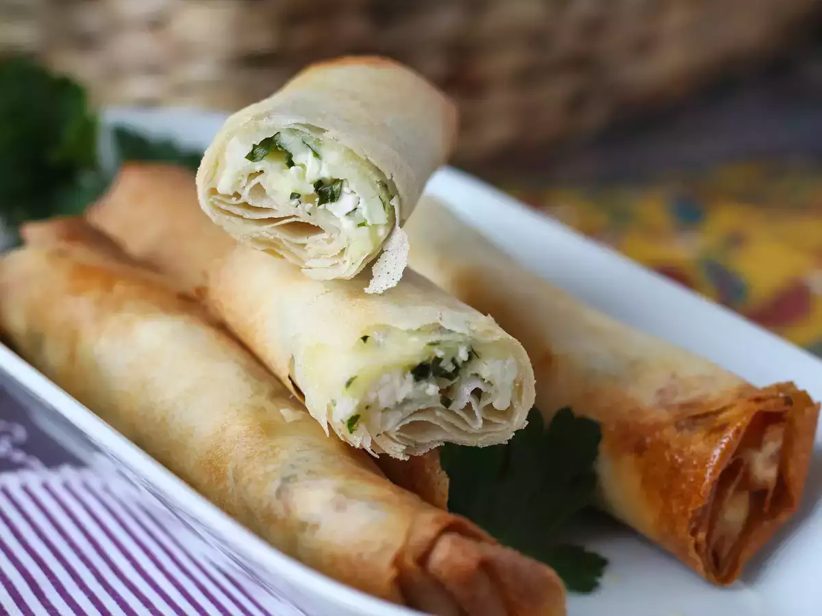 Receta Rikakats libaneses en freidora de aire: rollitos de queso crujientes y dorados