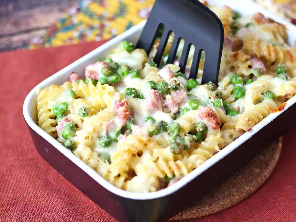 Receta Pasta al horno gratinada con jamón, guisantes y mozzarella