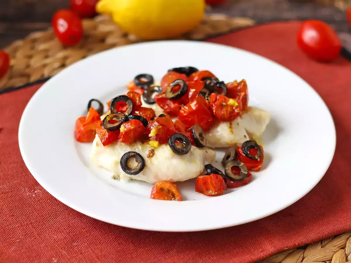 Receta Bacalao en freidora de aire con tomates cherry, aceitunas y limón: receta ligera y rápida