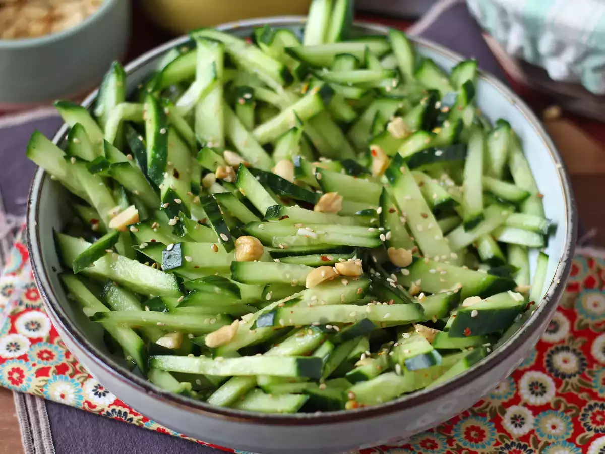 Receta Ensalada de pepino picante con cacahuetes y sésamo