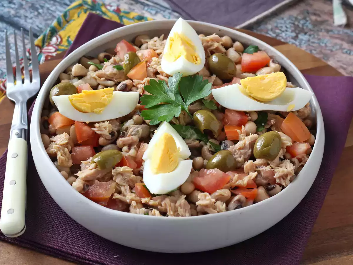 Receta Ensalada portuguesa de alubias carillas con atún, huevo y aceitunas