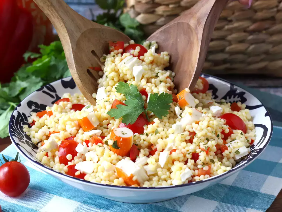 Receta Ensalada de cuscús perla con surimi: fresca, fácil de preparar y perfecta para el verano