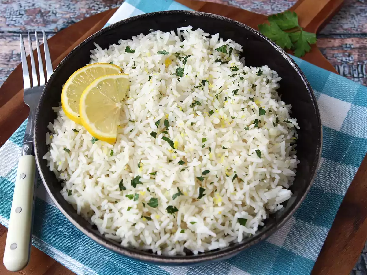Receta Arroz al limón fácil: la guarnición perfecta para carnes y pescados