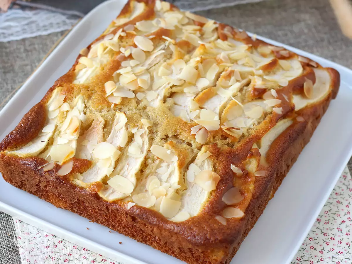 Receta Bizcocho de pera y almendra, fácil, tierno y jugoso