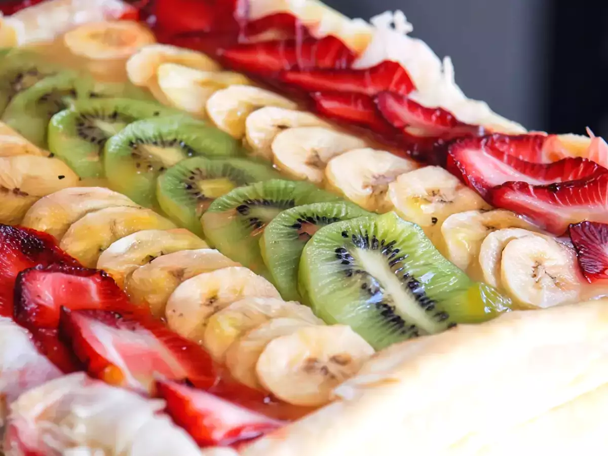 Receta Tarta de kiwi, plátano y fresas