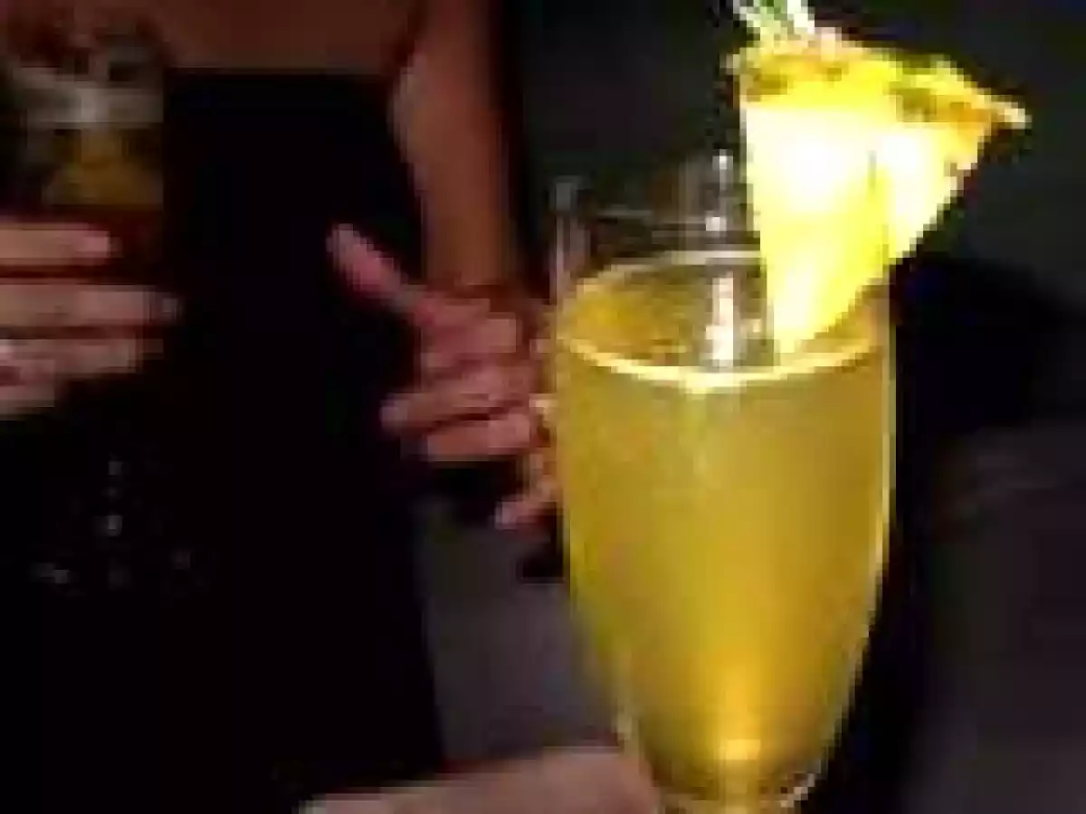 Ananá fizz de champagne